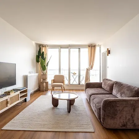 Lejlighed 1 Bedroom With A Superb Balcony *