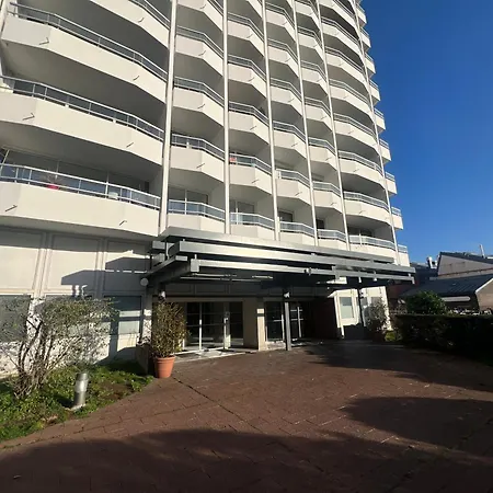 1 Bedroom With A Superb Balcony Apartment *