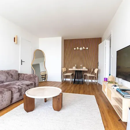 Apartment 1 Bedroom With A Superb Balcony
